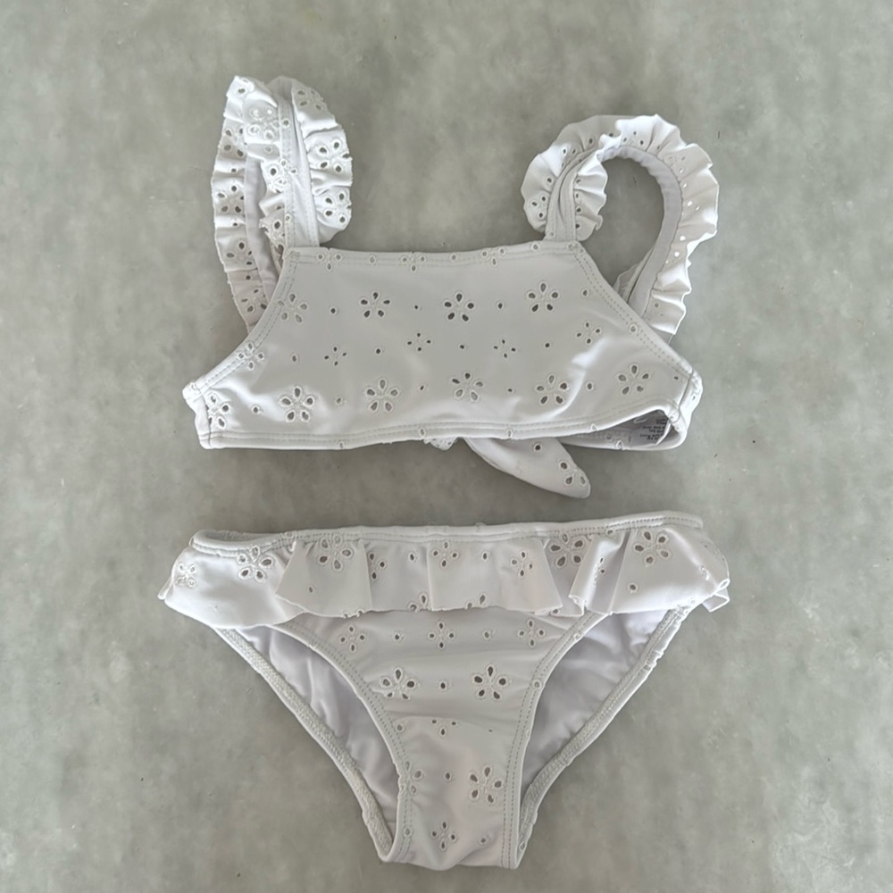 White eyelet minnow bikini size 3/4t fits more like a 2/3t EUC